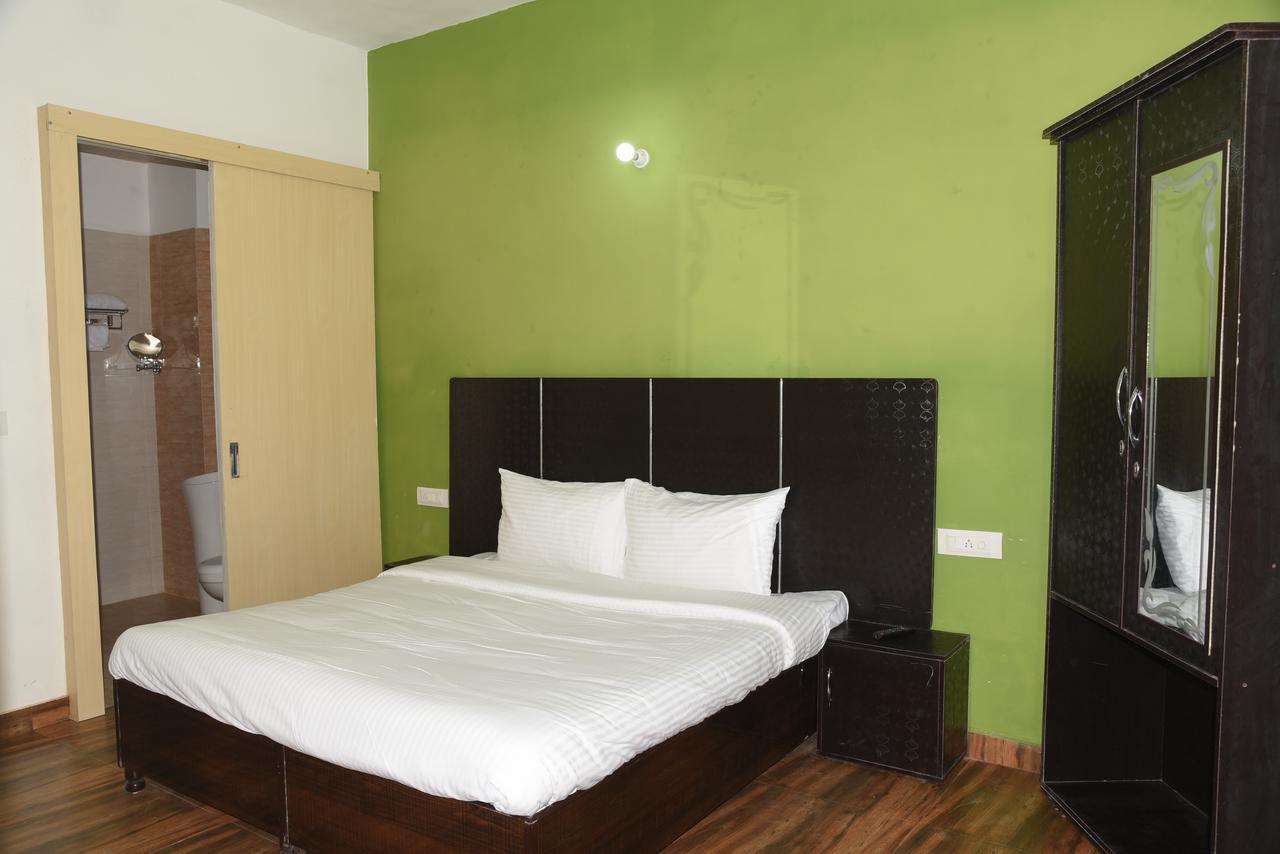 The Palm Tree -Family Stay Amritsar Bagian luar foto